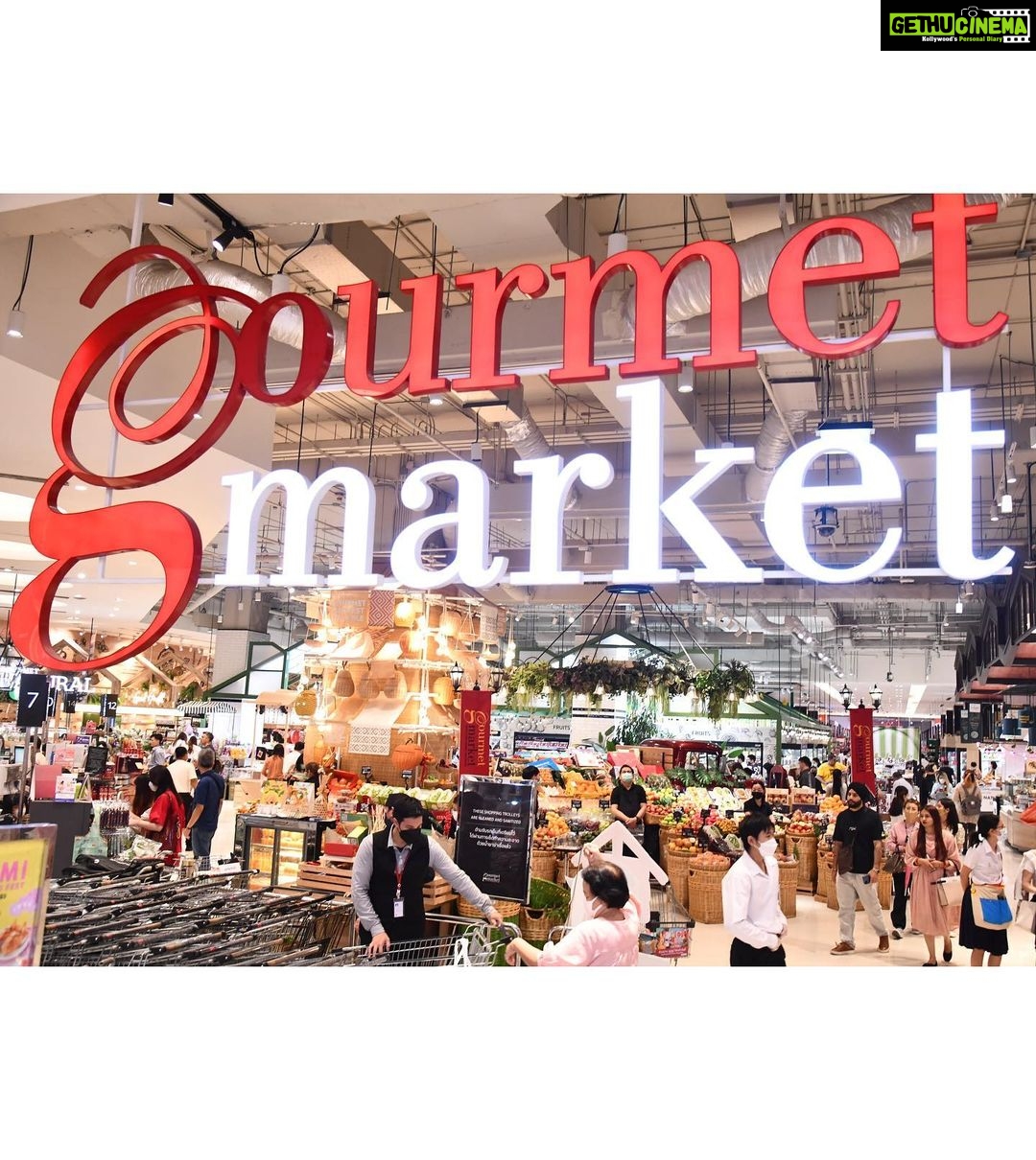 Sunayana Fozdar Instagram - #ad It's Shop O'Clock for me all the time and I had Real Songkran experience with Paragon shopping mall, Bangkok recently🛍️ It is the perfect destination to shop, eat and have fun with your friends & family all under one roof!! From unique Thai designers to my favourite brands, it is a shoppers paradise in true sense. Go visit now and have a memorable time with friends & family this summer💕 Pro Tip: Don't forget to get VAT refunded when spending 2,000THB and above at the information counter! #paragonshoppingmall #paragondepartmentstore #siamparagon ​ #thailandsummer #summercollection #bangkokshopping #btssiam #thailandsummer​ #summernewcollection #bangkoksongkran2023 #themallbangkok #placetovisitinthailand #thailanddestinations #mallsinbangkok #paragondepartmentstore #gourmeteats #thailandnewyear #songkran2023