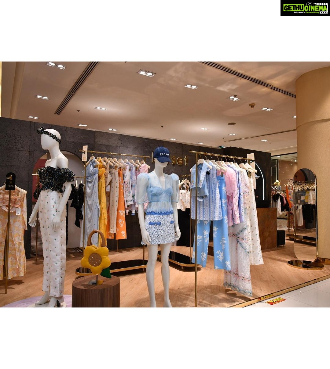 Sunayana Fozdar Instagram - #ad It's Shop O'Clock for me all the time and I had Real Songkran experience with Paragon shopping mall, Bangkok recently🛍️ It is the perfect destination to shop, eat and have fun with your friends & family all under one roof!! From unique Thai designers to my favourite brands, it is a shoppers paradise in true sense. Go visit now and have a memorable time with friends & family this summer💕 Pro Tip: Don't forget to get VAT refunded when spending 2,000THB and above at the information counter! #paragonshoppingmall #paragondepartmentstore #siamparagon #thailandsummer #summercollection #bangkokshopping #btssiam #thailandsummer #summernewcollection #bangkoksongkran2023 #themallbangkok #placetovisitinthailand #thailanddestinations #mallsinbangkok #paragondepartmentstore #gourmeteats #thailandnewyear #songkran2023