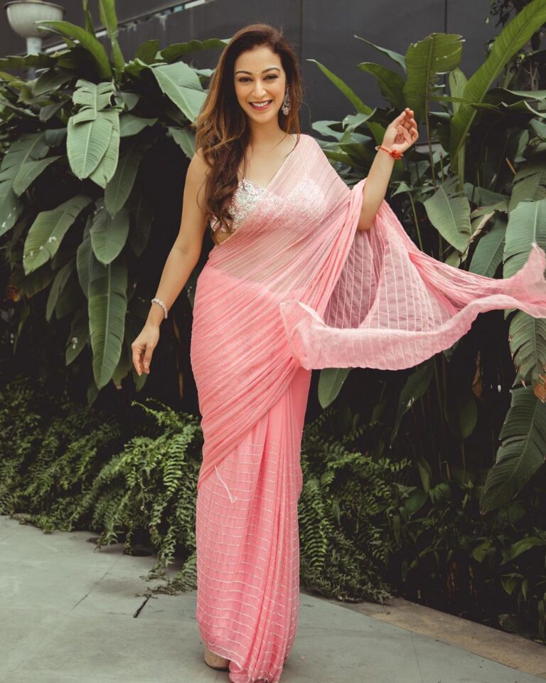 Sunayana Fozdar Instagram - A Pastel pink saree can never go Wrong especially when it’s your close friend’s wedding💕 #dalniktake2 Wore this beautiful saree from @rajgharana.rg Perfect for a day event #summerglam #dayweddingoutfit 💕 . . . . 📷 @iam_kunalverma 💕 Saree: @rajgharana.rg Jewelry by: @miranabymegha @affiliates_pr Muah : @celebsmakeupbysejal @makeoverbysejalthakkar Team : @greenlight__media