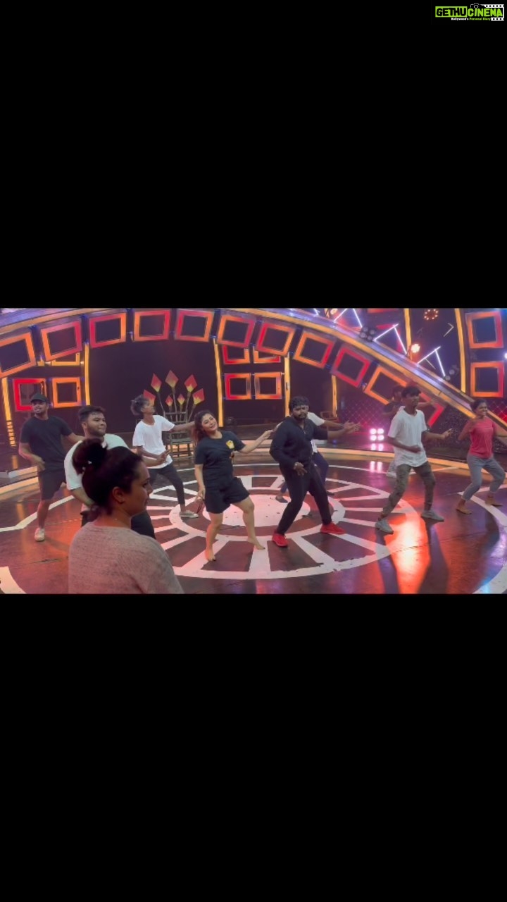 Sunita Gogoi Instagram - Rehearsals time with partner @sunitagogoi_offl 🔥 #mrandmrschinnathirai #grandfinale Master @abinaya_satishkumar 🔥