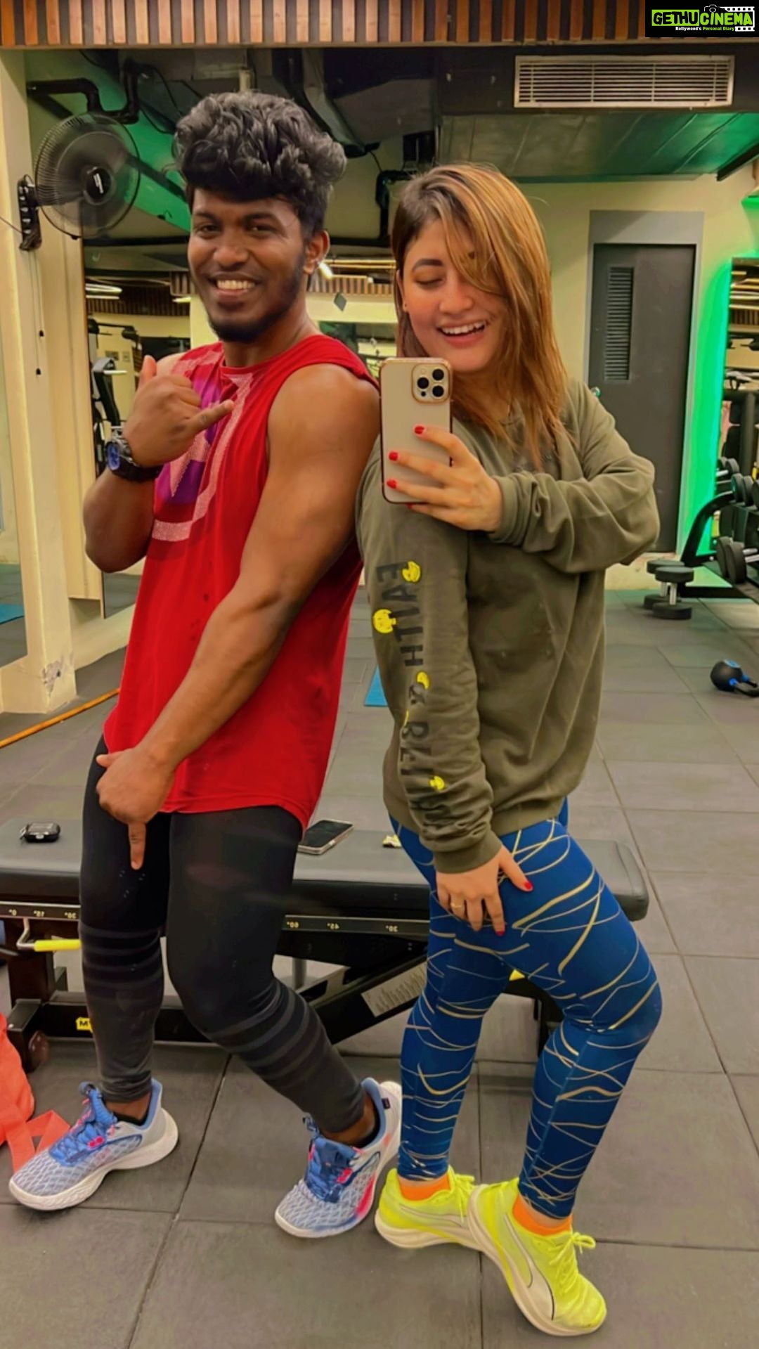 Sunita Gogoi Instagram - Tryin to cope up with d trend 🤪is it still in trend🤔? @nandha_gopal_04 after a hard hit by a stick was still ready to trend 😂 @nivashinidivya Thankyou for d patience 😎dancers can b difficult at times😜 #dance #workout #healthylifestyle