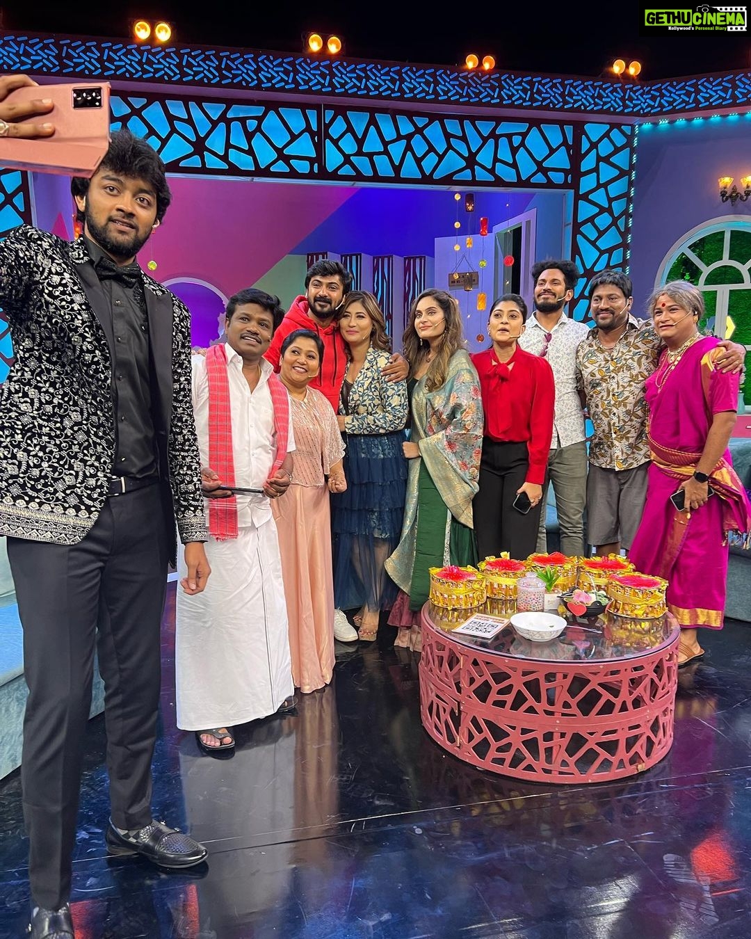 Sunita Gogoi Instagram - Happie Faces CWC team on d sets of Raju vootla Party..Super Fun episode..really had an amazing time💃🕺 Don’t miss it Tmrw(Sunday)9.30 pm @vijaytelevision #cwc #rvlp #entertainment #fun #shoot