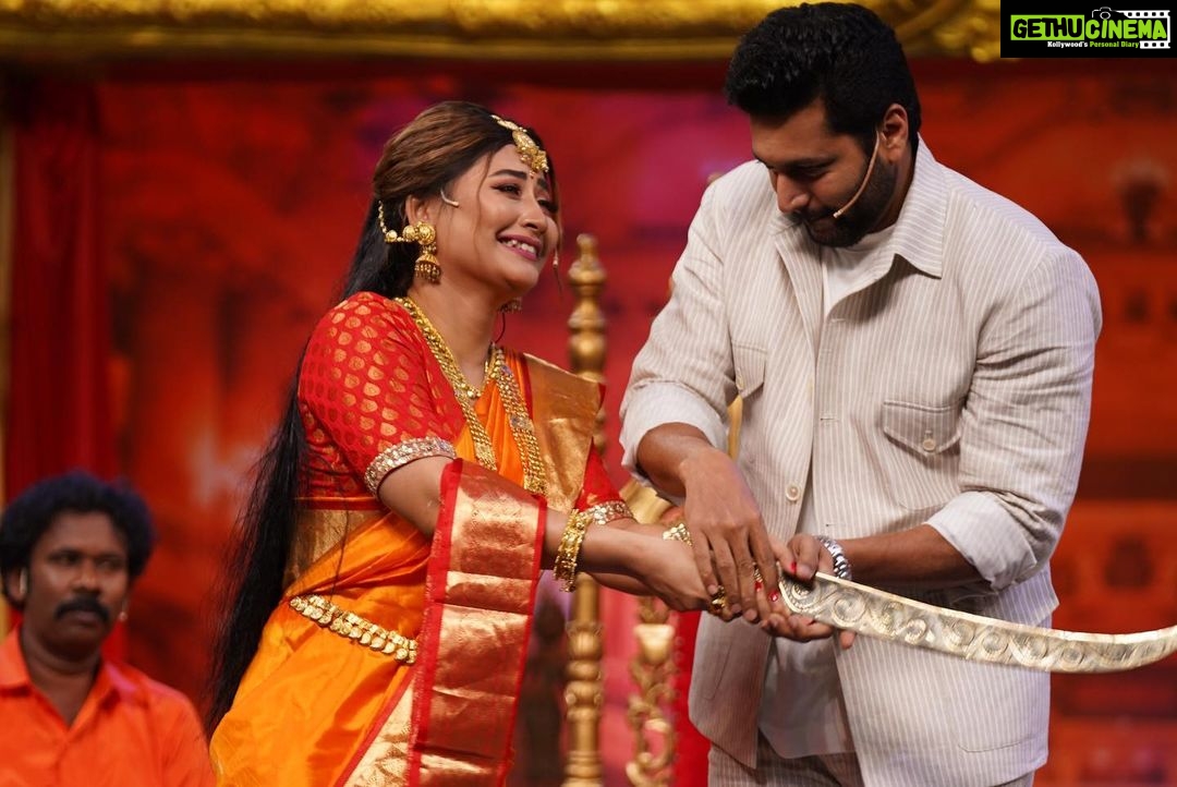 Sunita Gogoi Instagram - An amazing Experience came to an end beautifully ..Thankyou to d whole team n crew members for puttin up a wonderful show. Special thanks to my director @duraiadams for alwz hvng faith in me🙏 RAJUVOOTLAPARTY