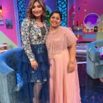 Sunita Gogoi Instagram - Happie Faces CWC team on d sets of Raju vootla Party..Super Fun episode..really had an amazing time💃🕺 Don’t miss it Tmrw(Sunday)9.30 pm @vijaytelevision #cwc #rvlp #entertainment #fun #shoot