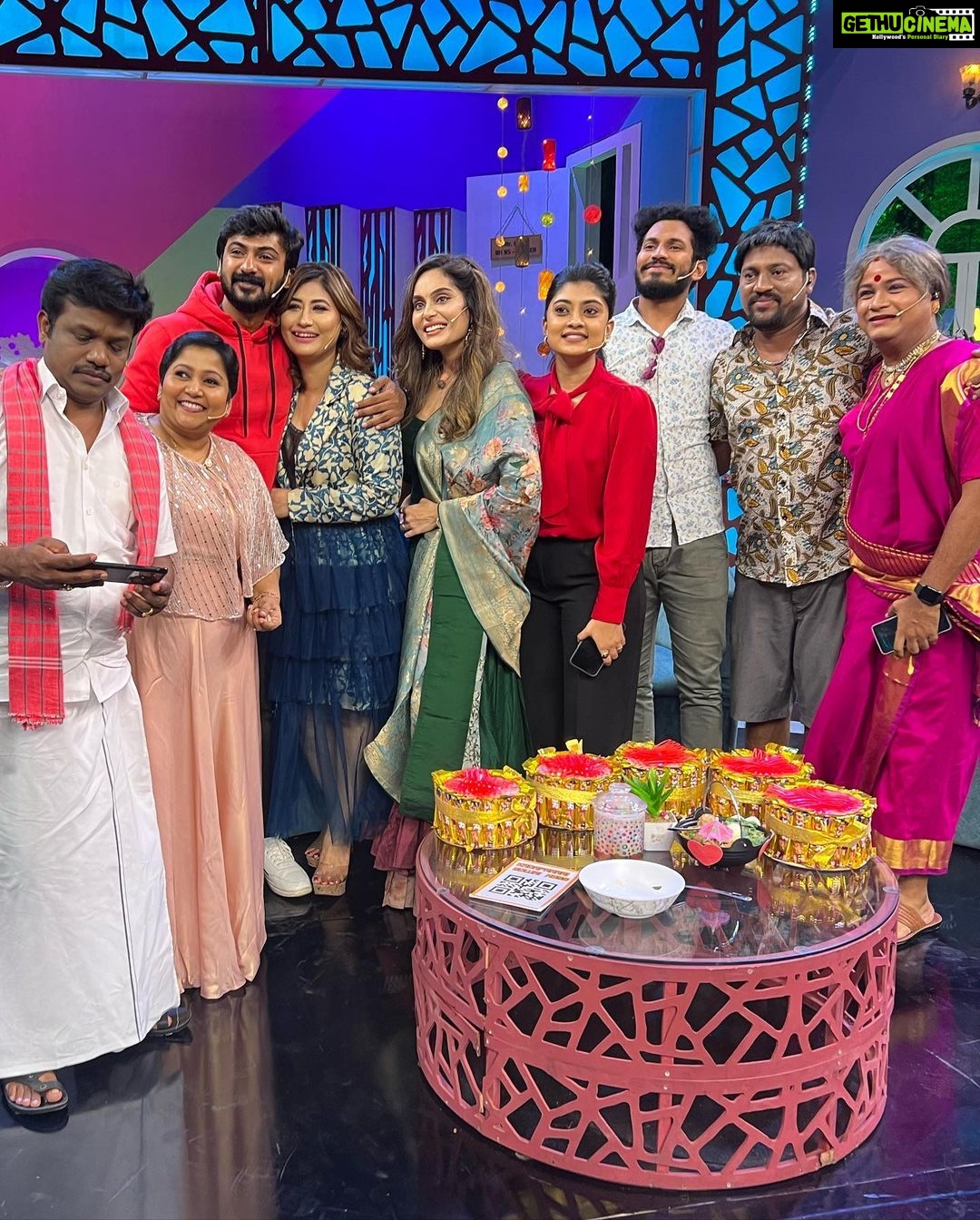 Sunita Gogoi Instagram - Happie Faces CWC team on d sets of Raju vootla Party..Super Fun episode..really had an amazing time💃🕺 Don’t miss it Tmrw(Sunday)9.30 pm @vijaytelevision #cwc #rvlp #entertainment #fun #shoot