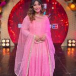 Sunita Gogoi Instagram - Family n Friends round #familia 🫶🏼 Swipe👉 Outfit by @styl_chennai #cookwithcomali