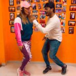 Sunita Gogoi Instagram - Reeling for my buddies ….kudos to d choreographer @abusdc @chals_dance_director @rio.raj Macha vere level🕺 @actress_ramyapandian U dazzling💃 @pingrecordsofficial #reels #thota #music #dance