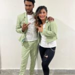 Sunita Gogoi Instagram - All About Last Evening .. After a long time performing live was thrilling and so exciting.. Amazing choreography by @amir__ads and Thankyou to my lovely Dancers🕺 Had fun with d SS darlings @singer_vrusha__ @reshmashyam Hair by @krishna_hairstylist Costume @andy_k_studio #don #movie #launch #dance #choreography #entertainment #privateparty #song