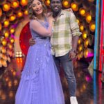 Sunita Gogoi Instagram - Don’t miss to Watch the Finale Cook with Comali 3 pm @vijaytelevision A beautiful Journey of all Emotions 🛑Few pictures are yet to post as only 10 pics In one post😥 A big Thankyou to my Iron Lady for giving dis opportunity Love u mam @ravoofa.h.k Thankyou @parthiv.mani for guiding me through out d show 🕺 Thankyou @mediamasons Outfit @styl_chennai Hair @krishna_hairstylist #Finale #family