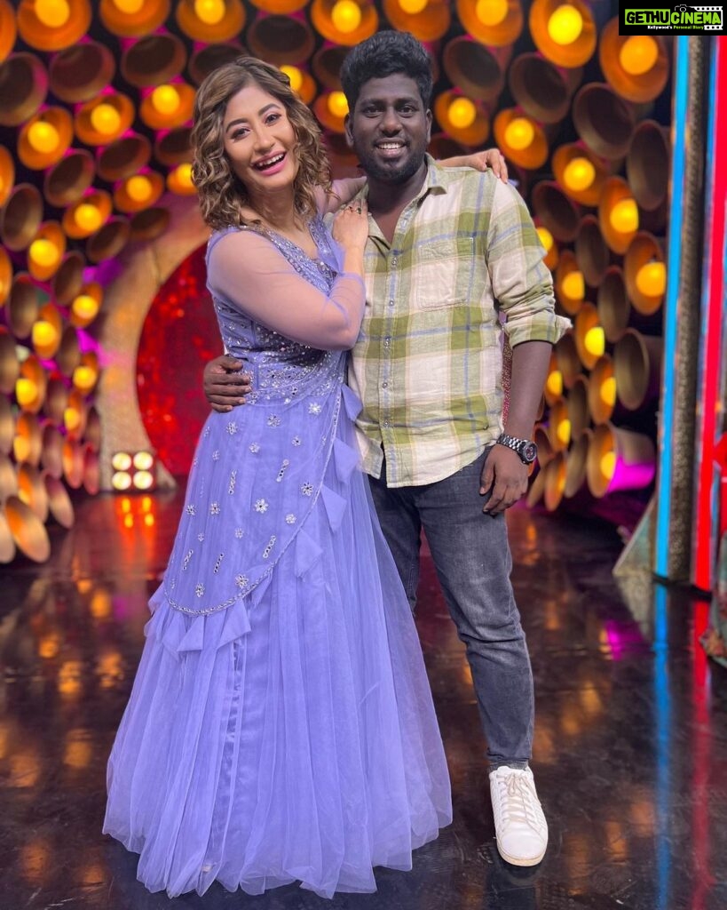 Sunita Gogoi Instagram - Don’t miss to Watch the Finale Cook with Comali 3 pm @vijaytelevision A beautiful Journey of all Emotions 🛑Few pictures are yet to post as only 10 pics In one post😥 A big Thankyou to my Iron Lady for giving dis opportunity Love u mam @ravoofa.h.k Thankyou @parthiv.mani for guiding me through out d show 🕺 Thankyou @mediamasons Outfit @styl_chennai Hair @krishna_hairstylist #Finale #family