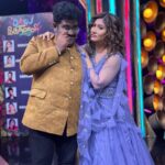 Sunita Gogoi Instagram - Don’t miss to Watch the Finale Cook with Comali 3 pm @vijaytelevision A beautiful Journey of all Emotions 🛑Few pictures are yet to post as only 10 pics In one post😥 A big Thankyou to my Iron Lady for giving dis opportunity Love u mam @ravoofa.h.k Thankyou @parthiv.mani for guiding me through out d show 🕺 Thankyou @mediamasons Outfit @styl_chennai Hair @krishna_hairstylist #Finale #family