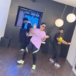 Sunita Gogoi Instagram - Bloopers 🚨 🤪I can’t stop laughing 😂 @navin_kishore17 @sudhansj @nish_thh Studio @koothutribe #dance #reel #bloopers #friends