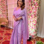 Sunita Gogoi Instagram – Thankyou my darling @pavithra.janani for dis beautiful saree ..my fav colour 💜

Stitched by @shopaholic_collections 

Hair @style_with_anbu 

#pic #saree #indian #sareenotsorry