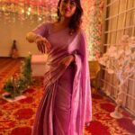 Sunita Gogoi Instagram – Thankyou my darling @pavithra.janani for dis beautiful saree ..my fav colour 💜

Stitched by @shopaholic_collections 

Hair @style_with_anbu 

#pic #saree #indian #sareenotsorry