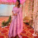Sunita Gogoi Instagram – Thankyou my darling @pavithra.janani for dis beautiful saree ..my fav colour 💜

Stitched by @shopaholic_collections 

Hair @style_with_anbu 

#pic #saree #indian #sareenotsorry