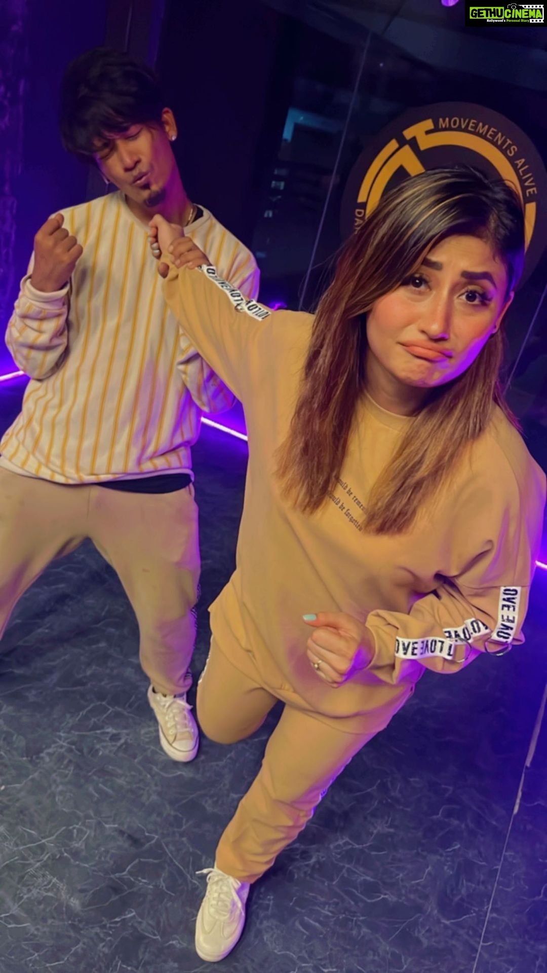 Sunita Gogoi Instagram - Life Calls the Tune 🎵We Dance 💃🕺 Love dis song @sivakarthikeyan Studio :- @movementsalive Choreo:- @wong.choreographer #bae #sk #choreography #tamil #cinema #dance #dancers #song #music #daily #happiness #trending