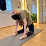 Sunita Gogoi Instagram - And they thought it’s over😊 Rise n slay ..Swipe👉 Studio @aulayaa_yogastudio #motivateyourself #everyday #positive #vibes #only #yoga #aeriel