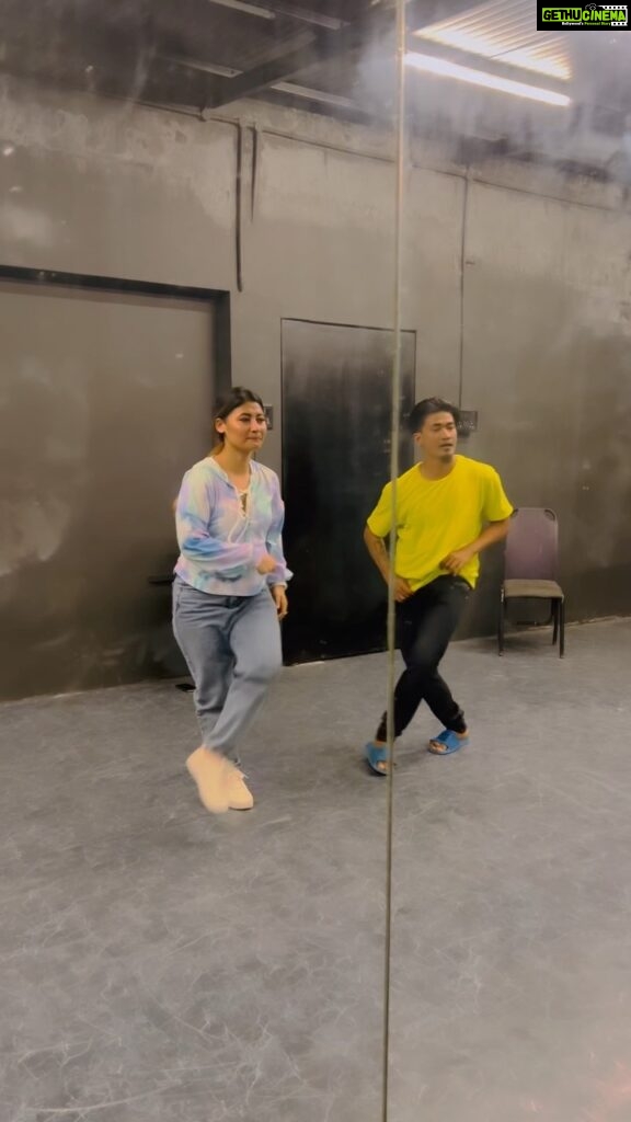 Sunita Gogoi Instagram - 2nd half of rehearsal was pending..so here it goes💃🕺 @wong.choreographer #dance #passion #friends