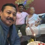 Sunita Gogoi Instagram - Whatever happens my Family🫶🏼never fails to Celebrate My Growth…Grateful🙏🧿 Love you papa mummy…You people make me feel blessed everyday🙏 #gratefull #family #youtube #1million #subscriber