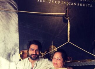Sunny Hinduja Instagram - Everyday with you is a day full of love, laughter craziness & joy. Love you Mommy♥️ #happymothersday
