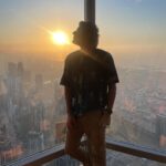 Sunny Hinduja Instagram - माँ बाप प्यार दोस्त ……….. #dubaidiaries #familyman #familyvacation #travel #sunday