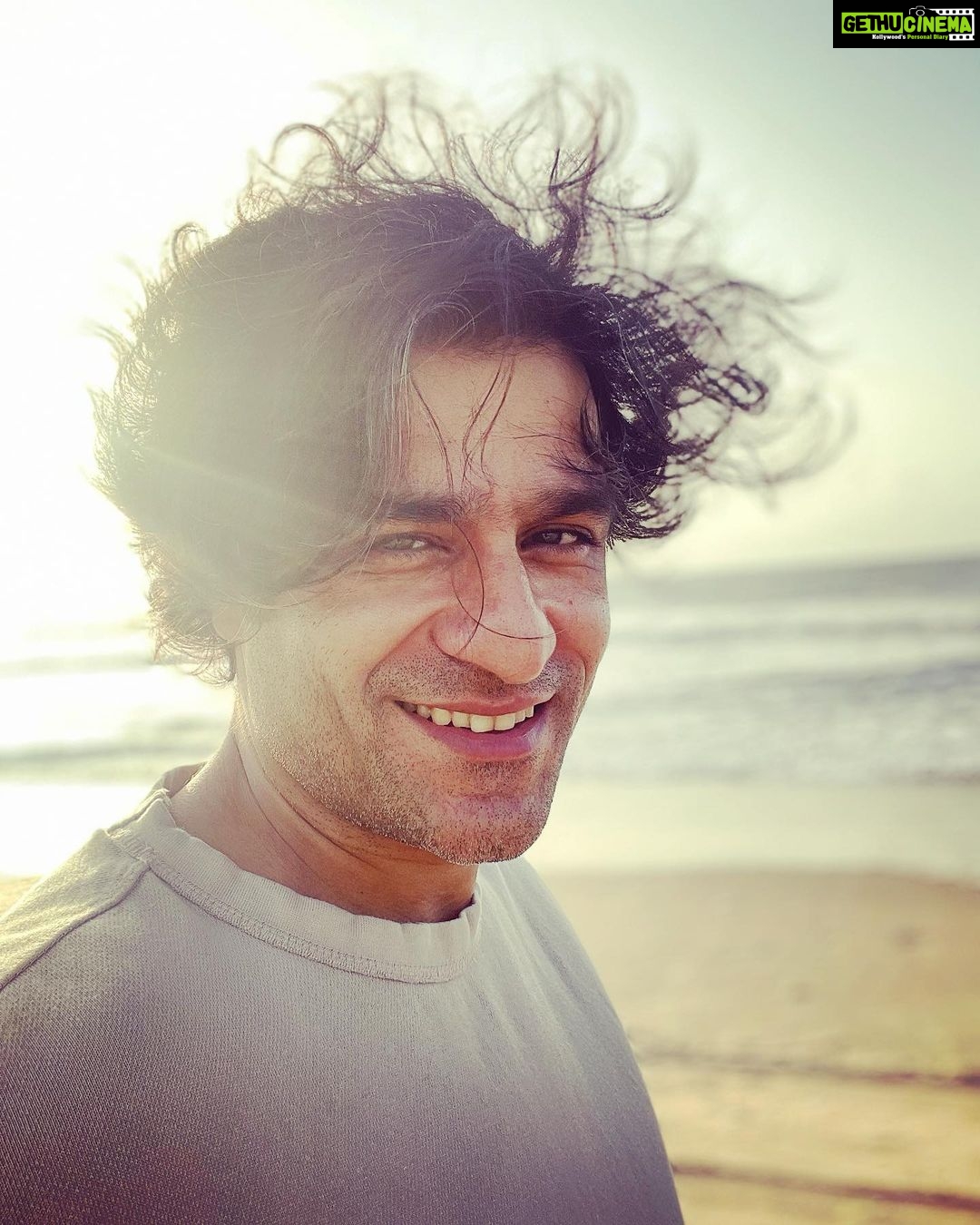 Sunny Hinduja Instagram - #namkeenvibes 🌊