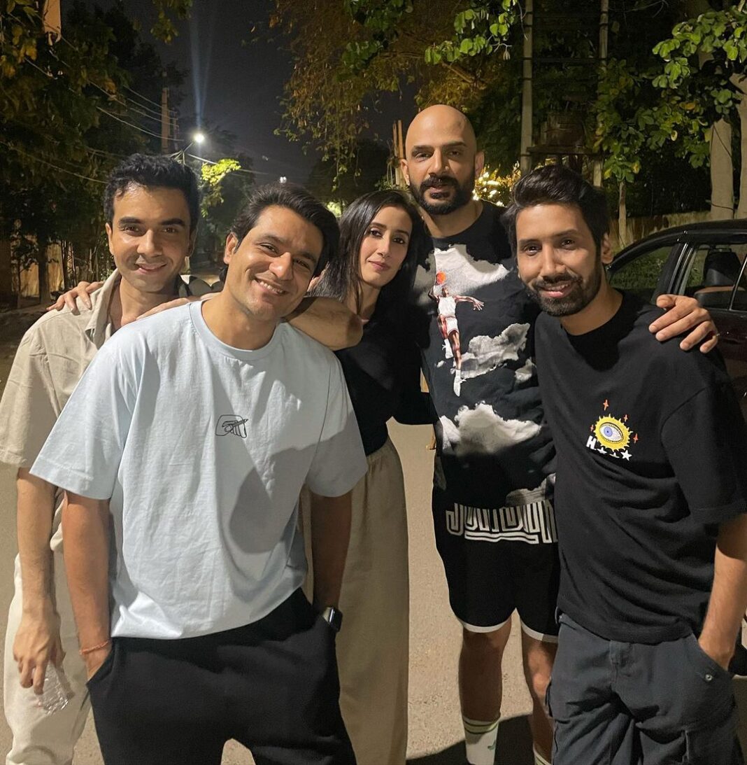 Sunny Hinduja Instagram - It’s been 2 years but feels like yesterday!!
Happy 2 years to Aspirants!!
Congratulations to team Aspirants.
Thank you for all the love♥️
@apoorvsinghkarki01 @deepesh_sj @arunabhkumar @theviralfever
#aspirants #anniversary #tvf #sandeepbhaiya Sunny Hinduja Instagram - It’s been 2 years but feels like yesterday!! Happy 2 years to Aspirants!! Congratulations to team Aspirants. Thank you for all the love♥️ @apoorvsinghkarki01 @deepesh_sj @arunabhkumar @theviralfever #aspirants #anniversary #tvf #sandeepbhaiya