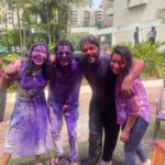 Sunny Hinduja Instagram - होली के रंग अपनो के संग ♥️ #holi #2023 #friends #family #color