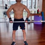 Sunny Hinduja Instagram - Discipline is the name of the game🖖 #discipline #goals #positivevibes #gym #friday