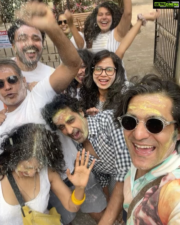 Sunny Hinduja - 27.9K Likes - होली के रंग अपनो के संग ♥️
#holi #2023 #friends #family #color
