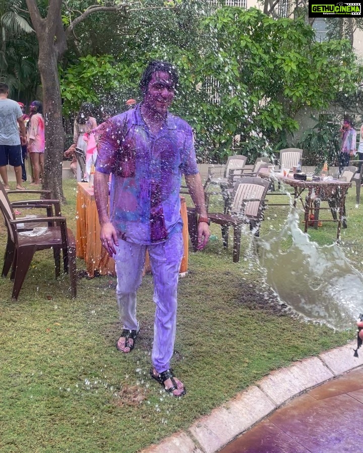 Sunny Hinduja - 27.9K Likes - होली के रंग अपनो के संग ♥️
#holi #2023 #friends #family #color