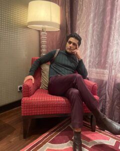 Sunny Hinduja Instagram - Sarang ke anek rang!! #shehzada #shoot #bts #new