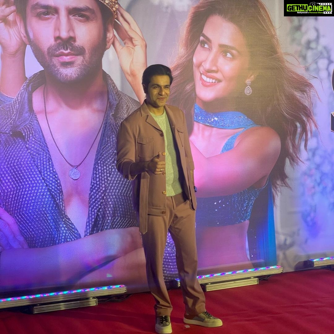 Sunny Hinduja - 14.3K Likes - Most Liked Instagram Photos