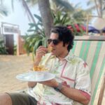 Sunny Hinduja Instagram – French fries khane ka Indian tareeka😋

SWIPE for steps!!

Step 1 : Uthaooo
Step 2 : Doobao 
Step 3 : Khaoo 
Step 4 : Lutf uthaoo 
Step 5 : Dost ko bhi khilao 
Step 6 : Pasar jaaoo

#sunday #ka #funda