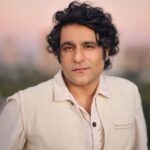 Sunny Hinduja Instagram - 💛 Photographer: @shahzadbhiwandiwala Outfit: @thelafaanistudio Styled by: @avanipratapgumber HMU by: @sahil_anand_arora