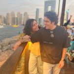 Sunny Hinduja Instagram - माँ बाप प्यार दोस्त ……….. #dubaidiaries #familyman #familyvacation #travel #sunday