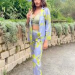 Surbhi Chandna Instagram - With That Belly Trying Belly Shake 👀🫡 #reels #trendingreels #reelsinstagram #reelitfeelit Shimla, Himachal, India