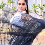 Surbhi Chandna Instagram - Thankyou for such an overwhelming response to Last Nights Episode and for SS in general Love Right Back from Manmeet Shergill 🐯 Saree BY @shivannishiralli #MSwardrobe #sherdilShergill