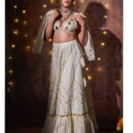 Surbhi Chandna Instagram - Diwali 2022 💥 Outfit @abujanisandeepkhosla @gulabobyabusandeep 🎆🎇