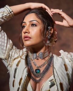 Surbhi Chandna Instagram - 🪔 Outfit @gulabobyabusandeep @abujanisandeepkhosla Stylist @stylebysugandhasood Jewels @shivannishiralli