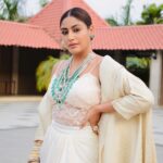 Surbhi Chandna Instagram - Happy KarwaChauth Ladies 🌙 #MSwardrobe