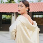 Surbhi Chandna Instagram - Happy KarwaChauth Ladies 🌙 #MSwardrobe