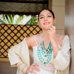 Surbhi Chandna Instagram - Happy KarwaChauth Ladies 🌙 #MSwardrobe
