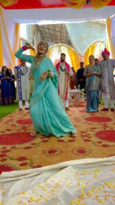 Surbhi Chandna Instagram - This Dulhan gets her Baraat 
Sings And Dances for her Dulha 🎤  #dulhangoals #bride 

Catch Me Sing in tonight’s episode of #sherdilshergill at 8.30 PM on ColorsTV 
 #shaadispecial 

Blame @myself_jishi_na for making me sing 😐