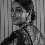 Surbhi Chandna Instagram - Naari Sabse Khoobsurat in a Saree 🥻