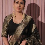 Surbhi Chandna Instagram - Naari Sabse Khoobsurat in a Saree 🥻