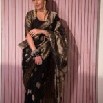 Surbhi Chandna Instagram - Naari Sabse Khoobsurat in a Saree 🥻