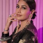 Surbhi Chandna Instagram - Naari Sabse Khoobsurat in a Saree 🥻