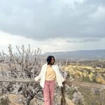 Surbhi Jyoti Instagram - Where ever you go becomes a part of you somehow... . . . . . . @confiancecommunications @turkiyetourism_in @goturkiye Cappadocia / Türkiye
