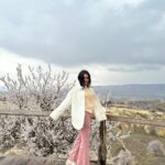 Surbhi Jyoti Instagram - Where ever you go becomes a part of you somehow... . . . . . . @confiancecommunications @turkiyetourism_in @goturkiye Cappadocia / Türkiye